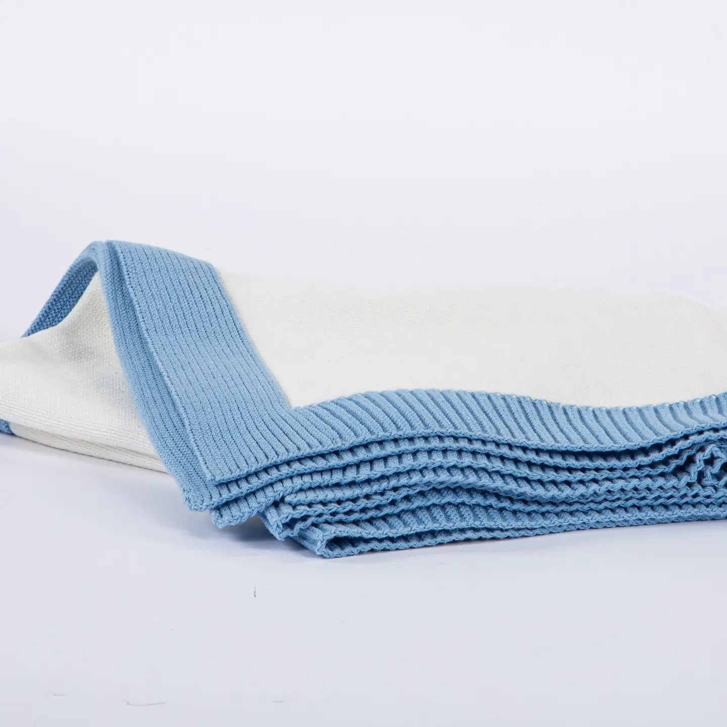 KNIT CONTRAST BLANKET